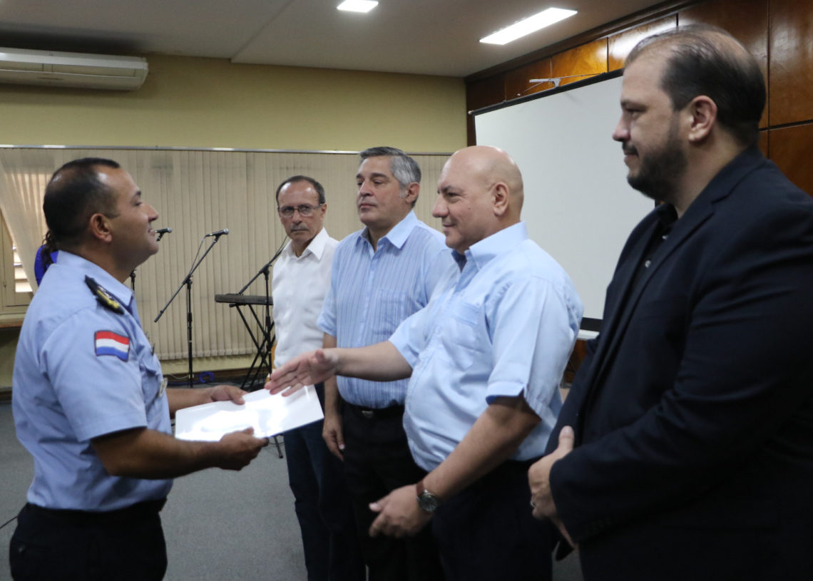 Ministros de Defensa, Educación e Interior participaron de la entrega de becas a las capellanías evangélicas militar y policial por parte del Instituto Vuelve a Soñar