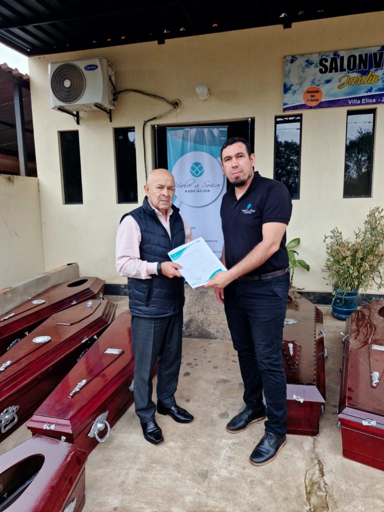 Asociación «Vuelve a Soñar» y la Iglesia La Gracia donan féretros a la Municipalidad de Lambaré para familias de bajos recursos