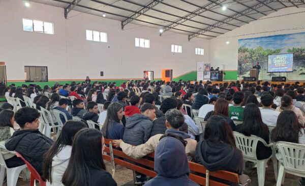 Salvando Vidas cerró una semana de conferencias con multitudinario festival en Capitán Bado