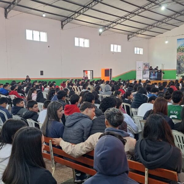 Salvando Vidas cerró una semana de conferencias con multitudinario festival en Capitán Bado